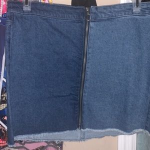 Two toned blue Jean skirt.